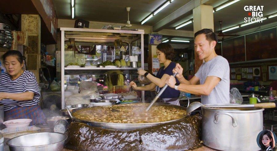 Hầm đi hầm lại nồi nước dùng 45 năm đến đặc quánh, nhà hàng này vẫn tấp nập khách ăn - 2