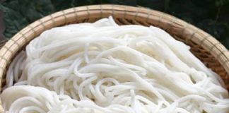 Nhúng sợi bún vào bát nước mắm, sau 2 phút biết ngay bún sạch hay chứa hàn the