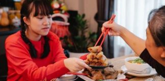 Thầy tướng nói: “Tướng ăn quan trọng hơn tướng mặt, từ cách ăn nhìn rõ bản chất của một con người”