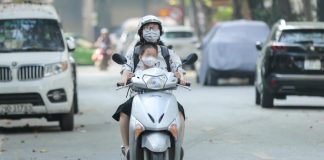 Từ 01/2025, chở trẻ em trên 6 tuổi ngồi trước xe máy có thể ph:ạt tới 14 triệu đồng