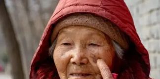 Vì sao người già thường có nhiều đốm trên cơ thể? Nhắc nhở: Tránh xa 3 thói quen sau tuổi 50 có thể làm giảm đồi mồi