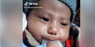 Xót lòng cảnh em bé tự uống nước cơm đựng trong bao ni-lông, nhìn lại con mình thấy vẫn còn sung sướng lắm