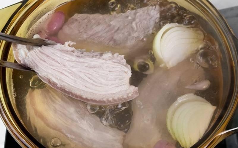 Luộc thịt nên đợi nước sôi hay cho vào ngay từ lúc nước lạnh? Thì ra bấy lâu rất nhiều người hiểu sai-1