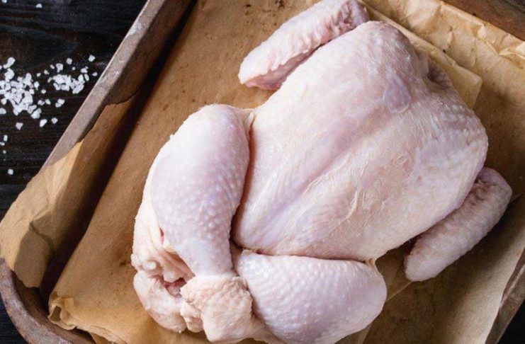 Thịt gà để ở ngăn đá đông cứng như gạch: Đừng thả vào nước làm cách này rã đông nhanh, thịt vẫn tươi ngon