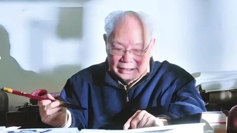 Dù mắc bệnh nhưng ȏng vẫn khȏng ngừng làm việc, viḗt văn và viḗt thư pháp.