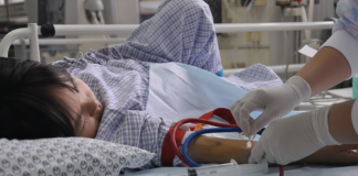 Bé gái 8 tuổi đã qua đời vì UT thận, người cha ôm con khóc nức nở: “Tất cả là tại tôi!”