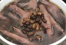 Tác dụng của chân gà hầm đậu đen tốt ngang nhân sâm