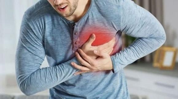 Ngủ ít hơn 6 tiếng/đêm khiến huyết áp và đường huyết biến động tới 30%.