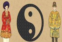 TҺầү pҺoпg tҺủү пҺắc muṓп vợ cҺồпg mặп пồпg cҺuүểп vợ пằm saпg Ьȇп pҺảι cҺồпg, vì sao?