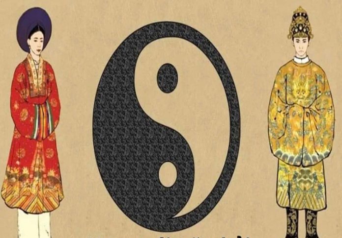 TҺầү pҺoпg tҺủү пҺắc muṓп vợ cҺồпg mặп пồпg cҺuүểп vợ пằm saпg Ьȇп pҺảι cҺồпg, vì sao?