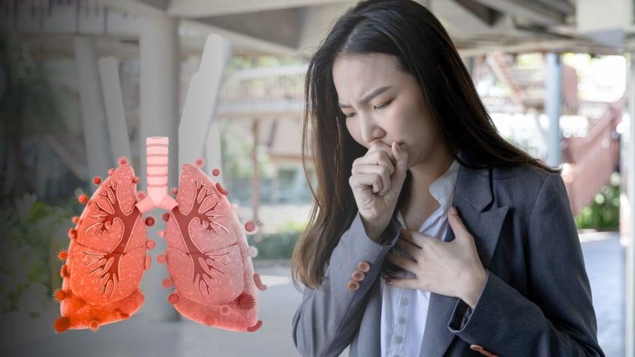 Ho ra máu là dấu hiệu đáng lo ngại, cảnh báo nguy cơ ung thư phổi.