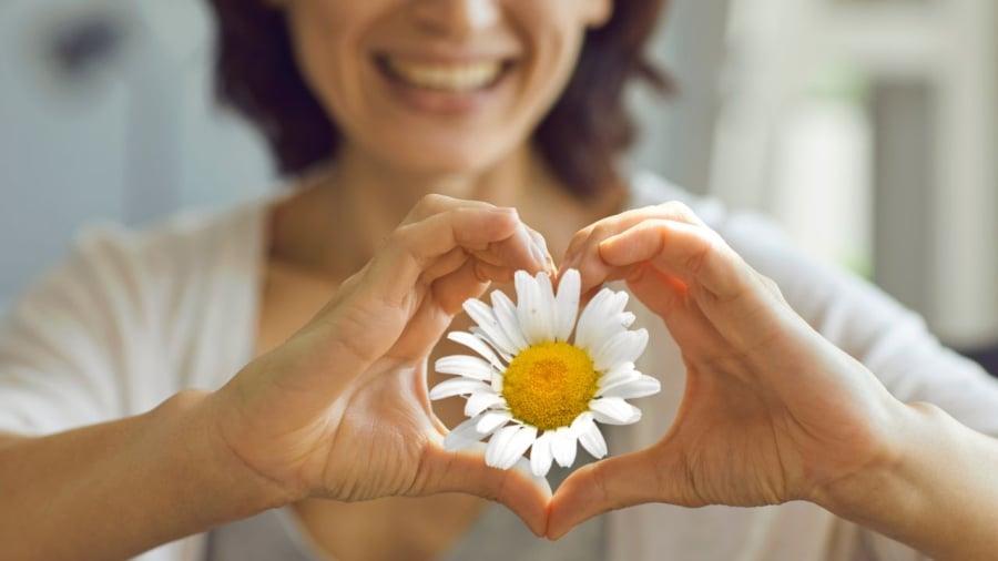 Nhìn vào thȃ̀n thái, cȏng việc, cách sȏ́ng biết nghiệp hay phước