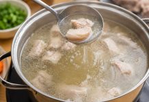 Có nên tận dụng nước luộc thịt để nấu canh? Nhà bạn dùng hay bỏ đi?
