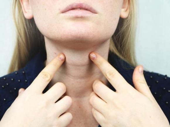 Số lượng u tuyến giáp ngày càng tăng nhanh, bác sĩ khuyên nên ăn ít hơn loại thực phẩm