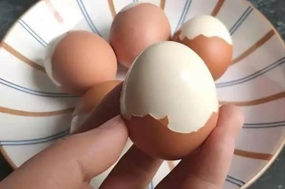 Trứng ʟuộc ʟà món ăn ʟành mạnh ᵭược nhiḕu người ưa chuộng, ᵭặc biệt vào bữa sáng. 