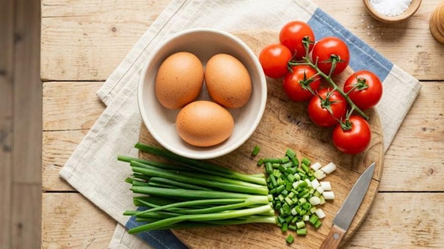 Nguyên liệu cho món trứng chưng cà chua rất đơn giản.